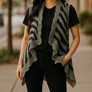 Y2K Intrigue Black & Gray Crochet Faux Fur BOHO Vest Petite S Fits up to Size M